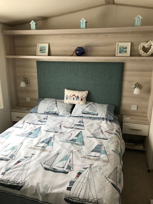 Kingsize bedroom