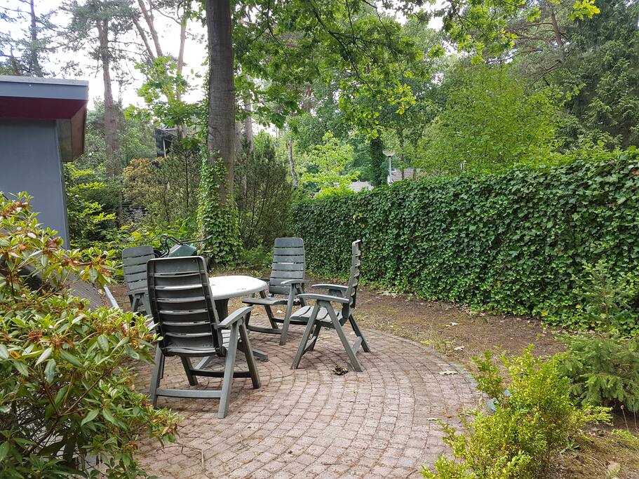 2e terras aan de zijkant van het huis