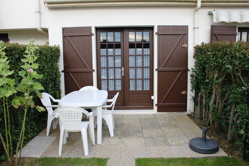 Une belle terrasse de quasiment 8 m2 qui permet de profiter pleinement du beau temps