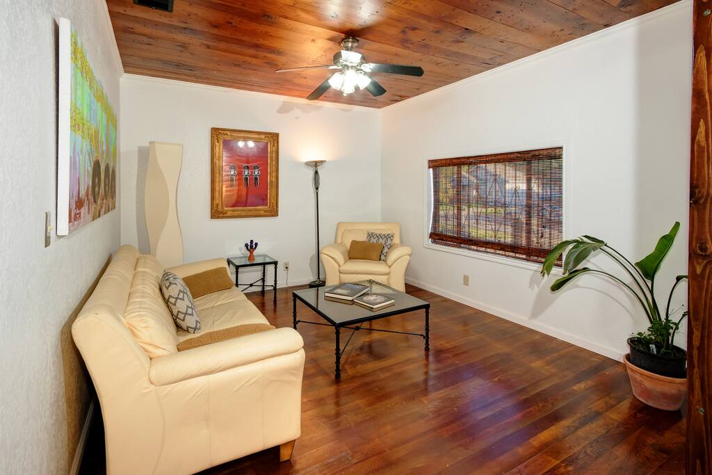 the front sitting area with the couch