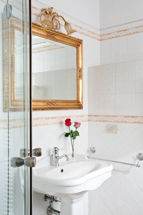Bagno con doccia