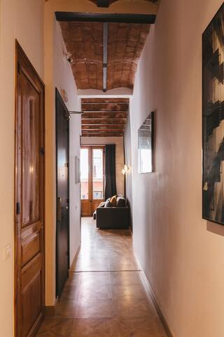 Beautiful Apt 2 Bedroom in the Gothic Quarter gallery image 4