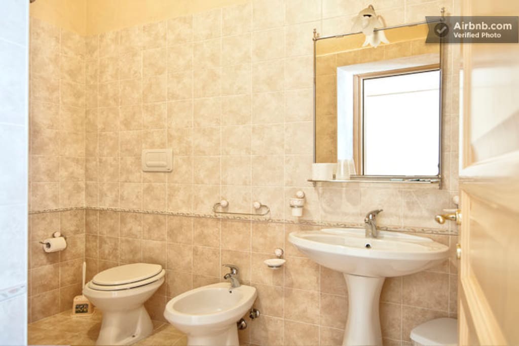 Bagno privato interno alla camera