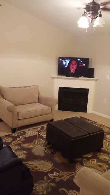 main living room area 32" lcd 1080p 120 hz. internet provided