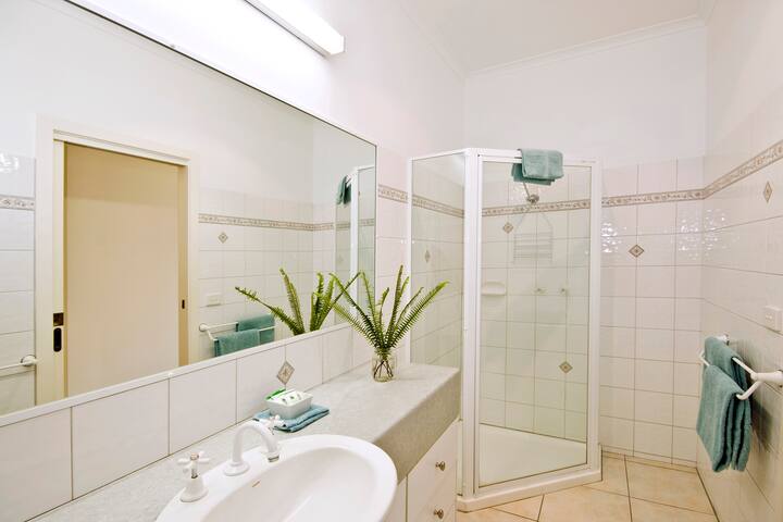 The Views Lorne gallery image 4