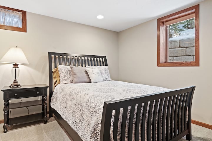 Საწოლი 152 × 203 სმ ქვედა სართულზე, სტუმრების საძინებლის ნომერი 5.