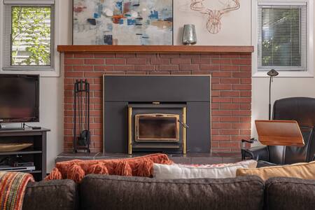 Spacious & Quiet Duplex Close to Downtown w/ View