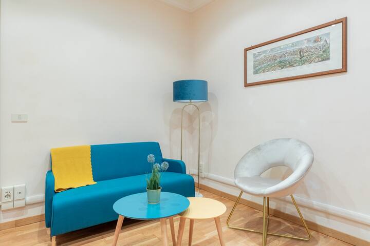 iFlat | Spanish Steps Blue Apartment gallery image 2