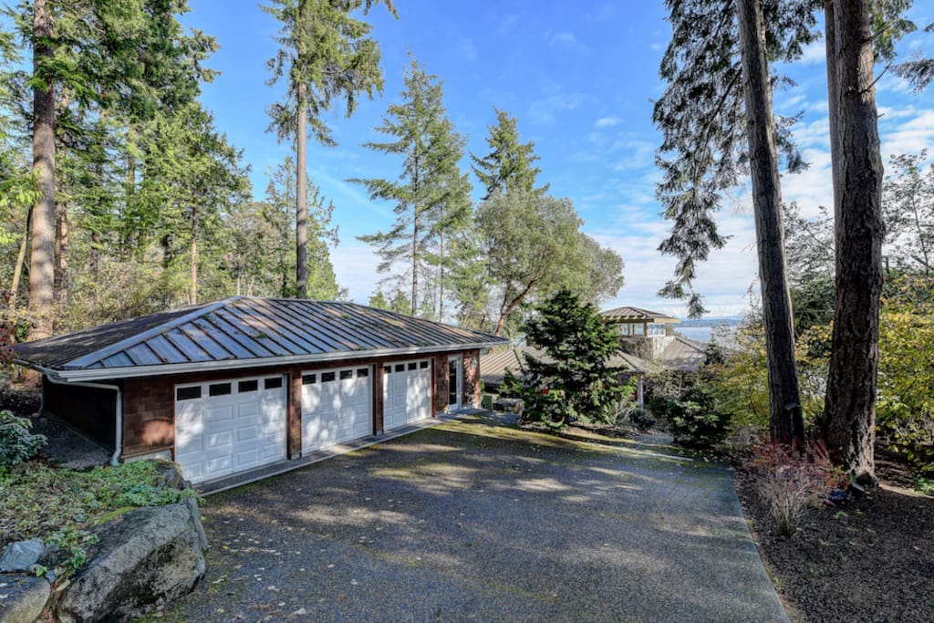 Driveway Entrance - 3 car garage parking with secluded walk up.