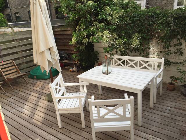 Charming townhouse at the lake in the city center gallery image 5