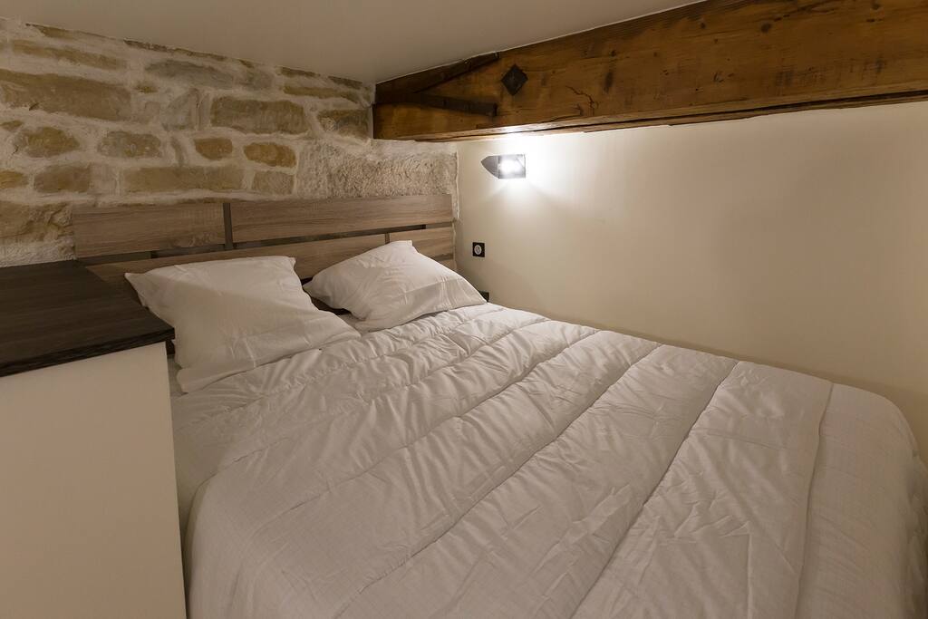 Chambre sur mezzanine avec TV HD