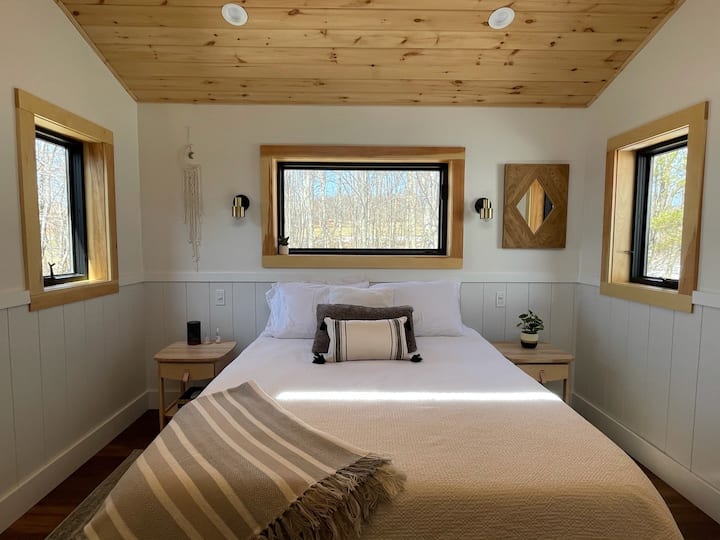 Queen size Casper memory foam luxury mattress in upstairs loft bedroom which also has a star gazing window when laying in bed. 