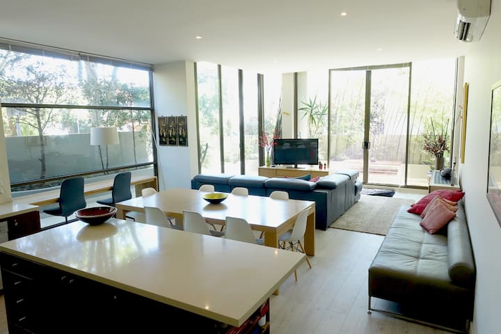 Elwood Glasshouse Luxury 2 Bedroom Apartment