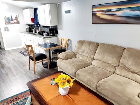 Peaceful Oasis Near DT Greenfield- 2 bedroom Home