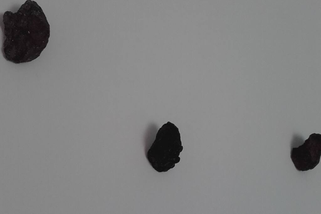 colgador en piedra de lava / appendini di pietra lavica / hangers ov lava stone