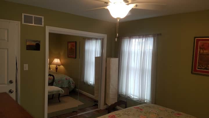 חדר שינה בקומה הראשית 