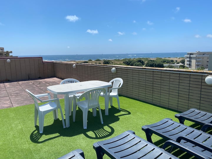 Beach front with Rooftop