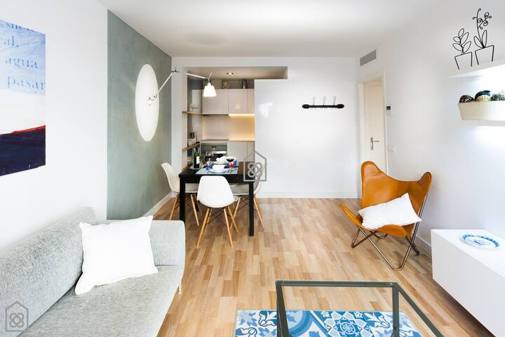 Family Gaudí Terrace gallery image 2