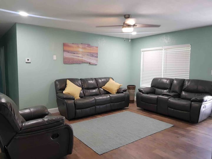 Entire 4br Home 10mins Away From Beaches! - Largo, FL