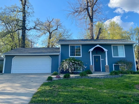 Cozy Okoboji Lake House, 2 blocks from attractions