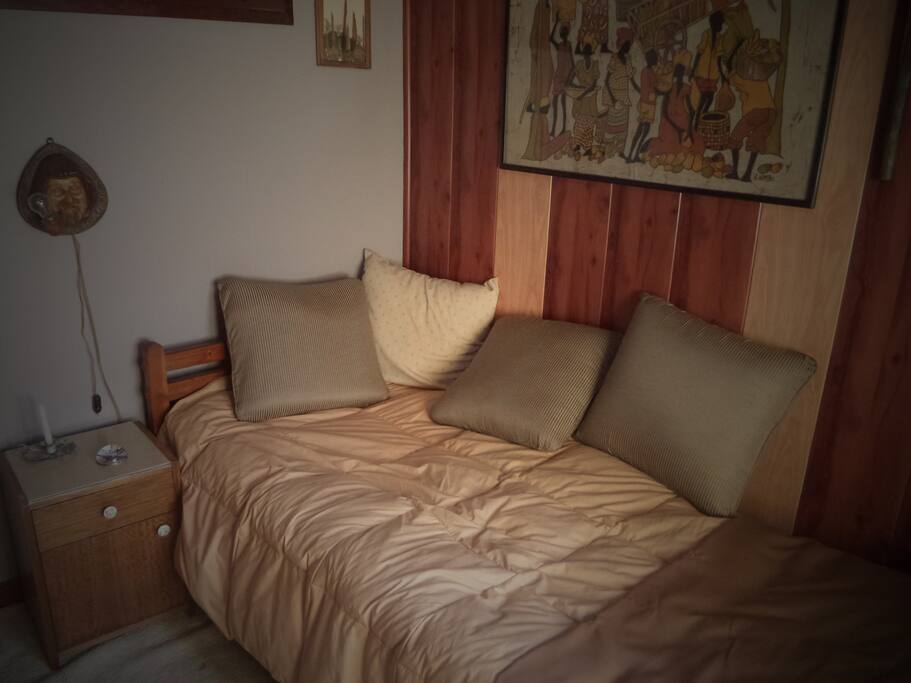 First floor single bed private Bath