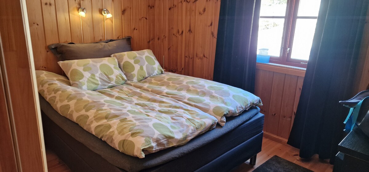 Spálňa 1. Manželská posteľ 150 cm.