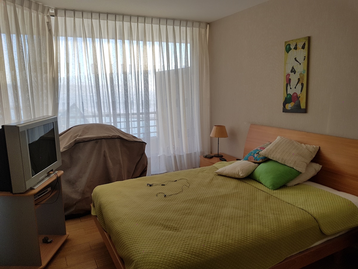 บ้านหลักหลังใหญ่หลังที่ 2 พร้อมทีวีและเตียงสำหรับ 2 คน