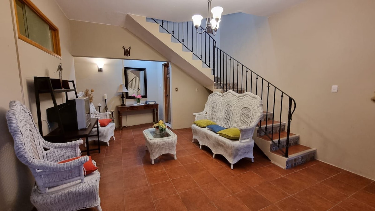 Family "Grandparents" house, spacious and central. — 6 bedroom vacation rental in San Felipe