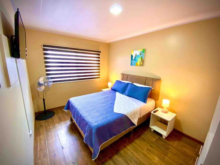 Schlafzimmer 1
