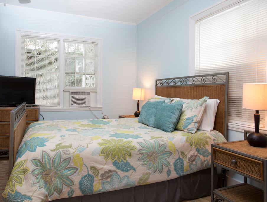 Queen Size bedroom area