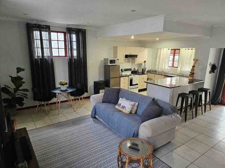 Cozy Aloe Cottage With Private Garden & Fast Wi‑fi - Randburg