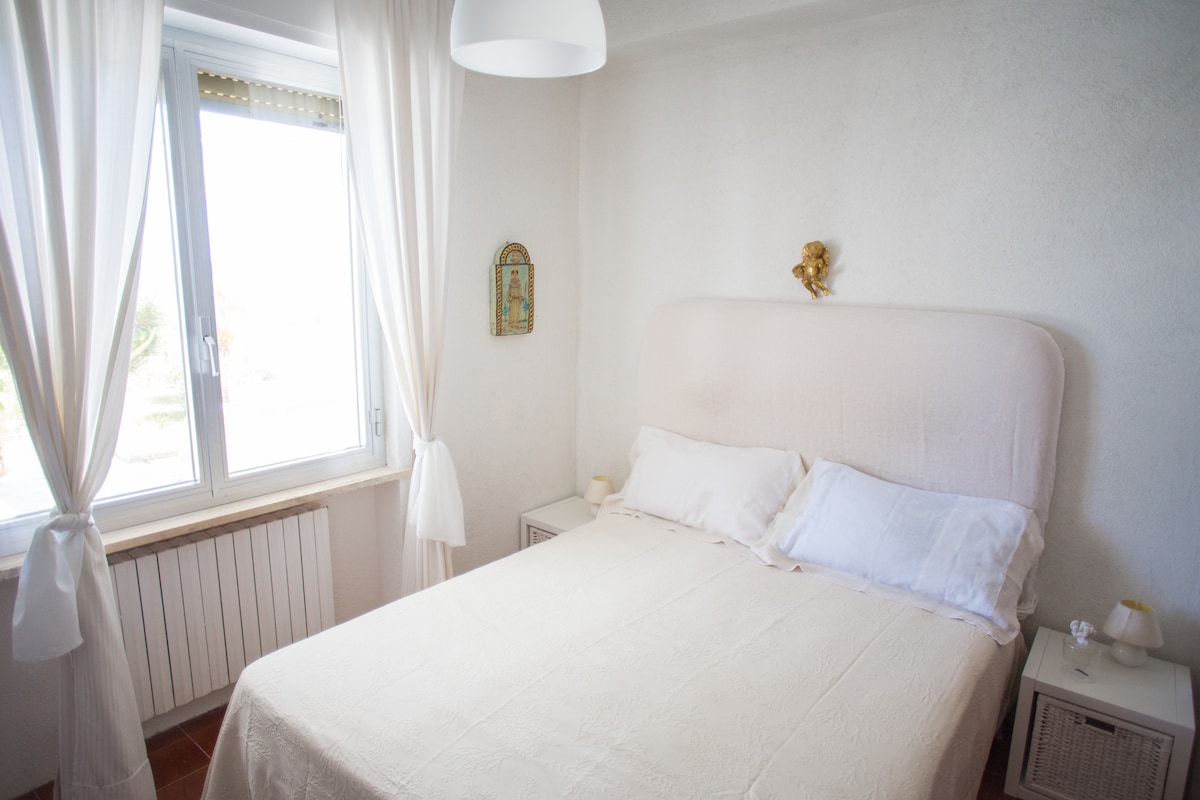 ห้องนอนแรก (เตียงคู่)