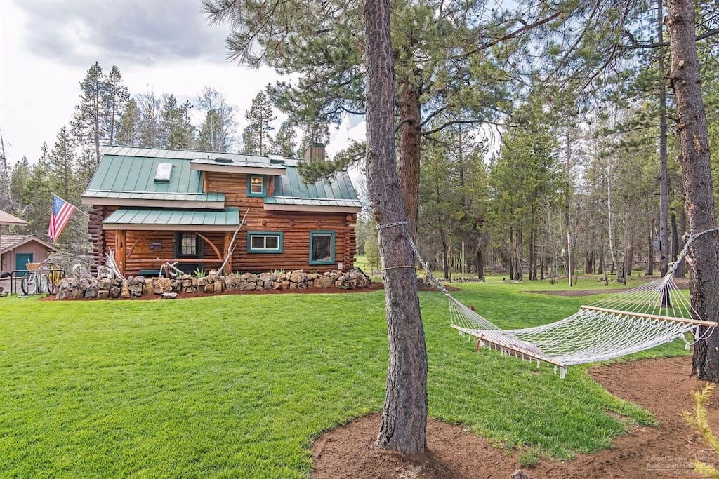 Front of The Cozy Cabin