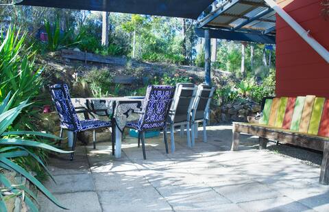 Birdsong Cottage, Bermagui. The peace of the bush.