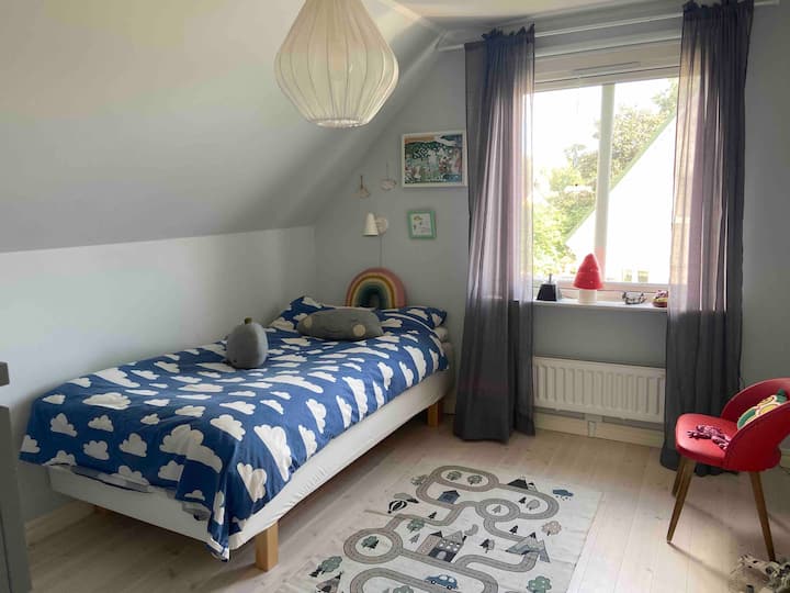 ห้องนอน 2 ชั้นบนพร้อมเตียงเดี่ยว 105 ซม.