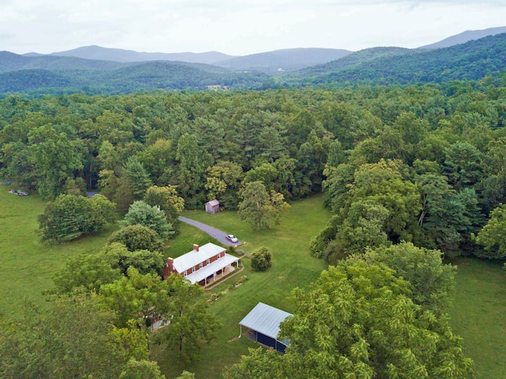Modern Farmhouse near Shenandoah Nat'l Park + Lake Houses for Rent in
