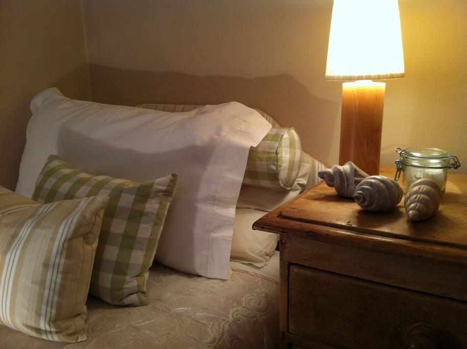Sunny single room/small twin with cottage window and sloping ceiling. Sweet room!