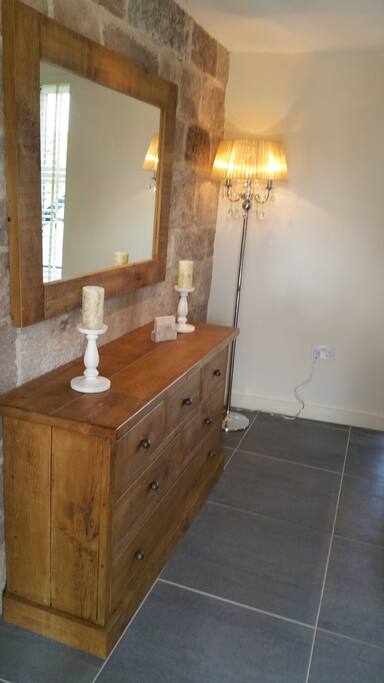 Lounge Dresser