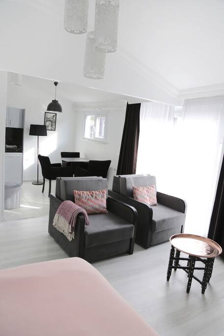 With Of Seating Area From Bed