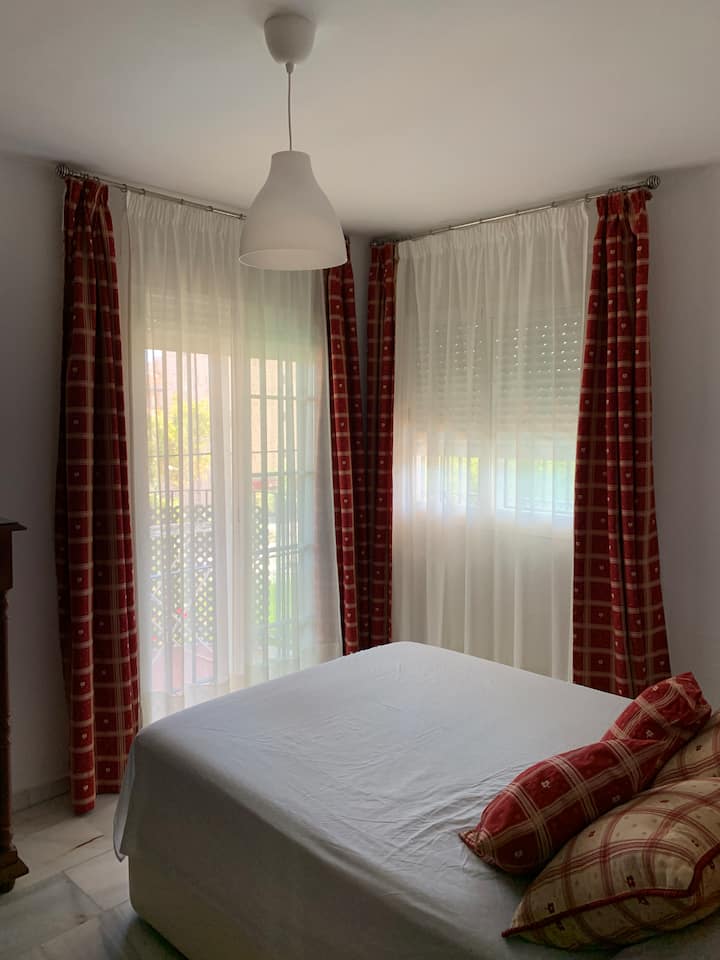 Საწოლი 1.35 საძინებელში