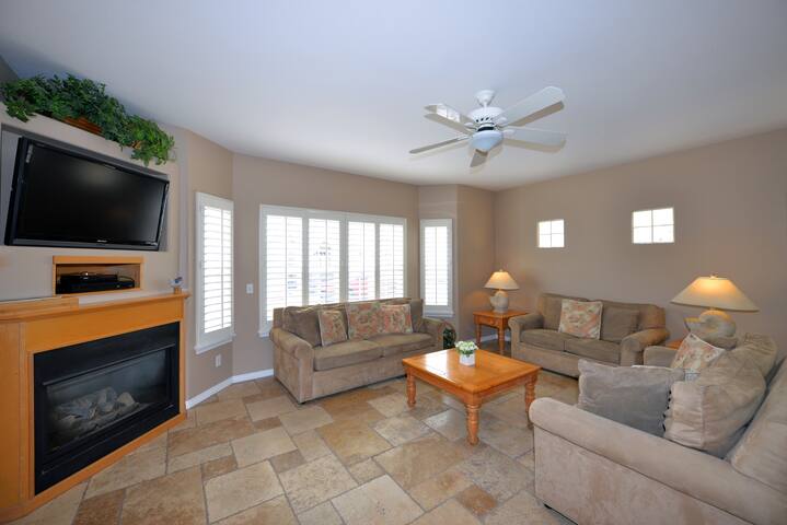 329D: Two-Story Avalon Home, Deck, WIFI, BBQ gallery image 2