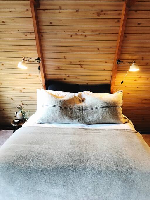 Queen bed to snuggle in