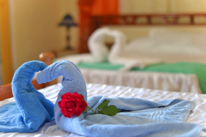 Bed Room with 3 bed - True Cuban familly