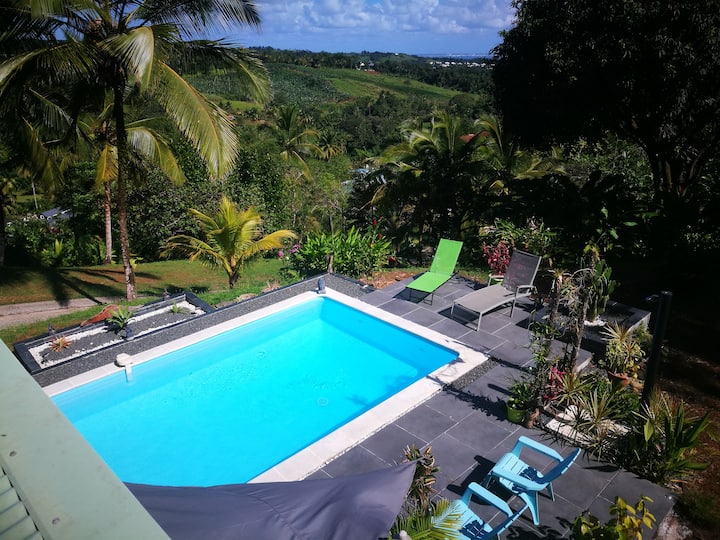 Août : Villa/bungalow, Piscine, Vue Mer/montagne - Guadeloupe