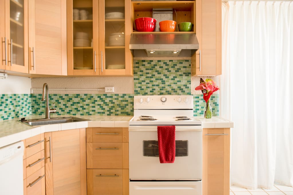 The comfortable corner sink lets you prep, cook and clean from a very central location.
