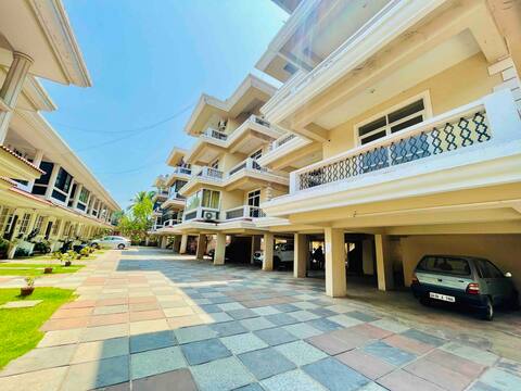 *Martins Guest House - 4 mins the from the beach*
