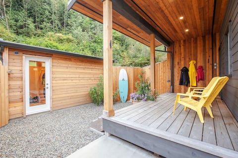 Bright & cozy 1 BR / walk to village / with view!