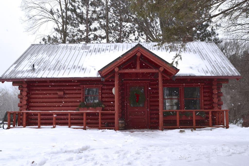 Crooked Creek Retreat Cabins for Rent in Hinckley, Minnesota, United