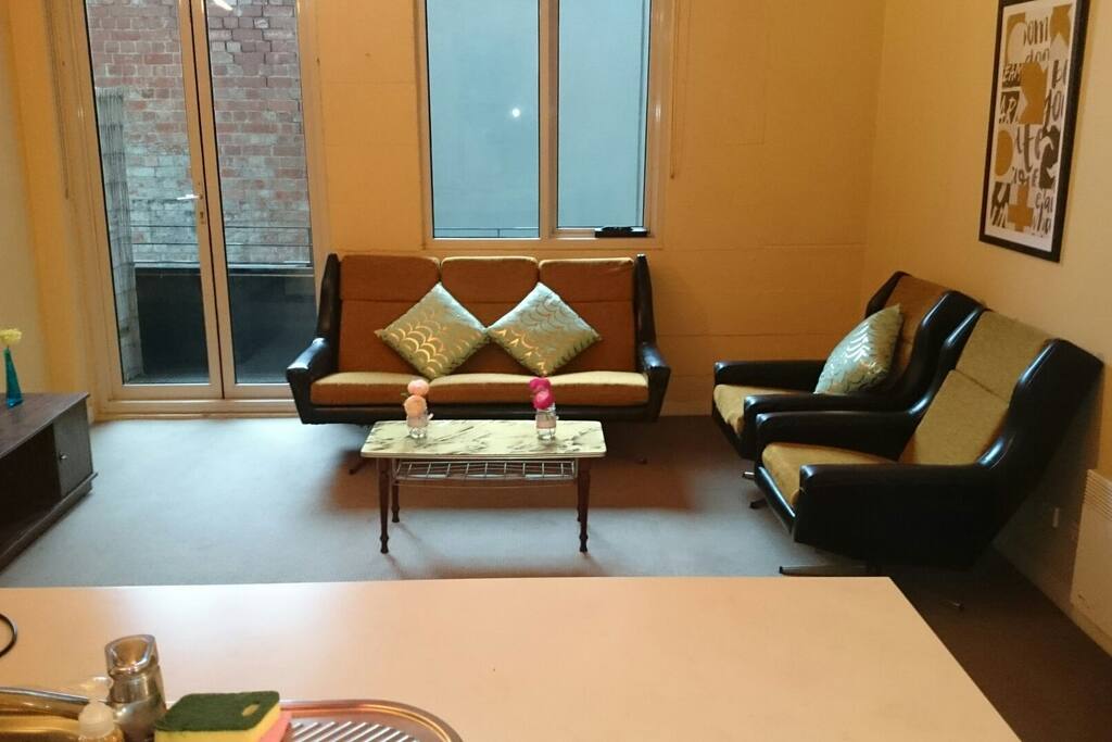 Large lounge area with super comfortable older style couches