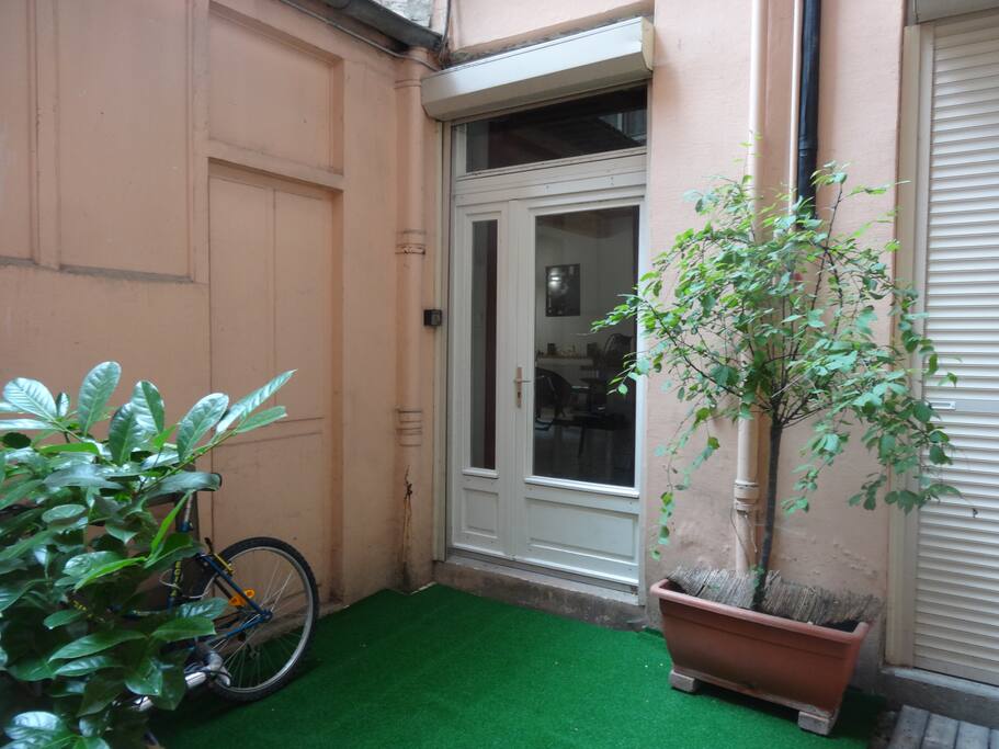 Entrée de l'appartement sur cour.
